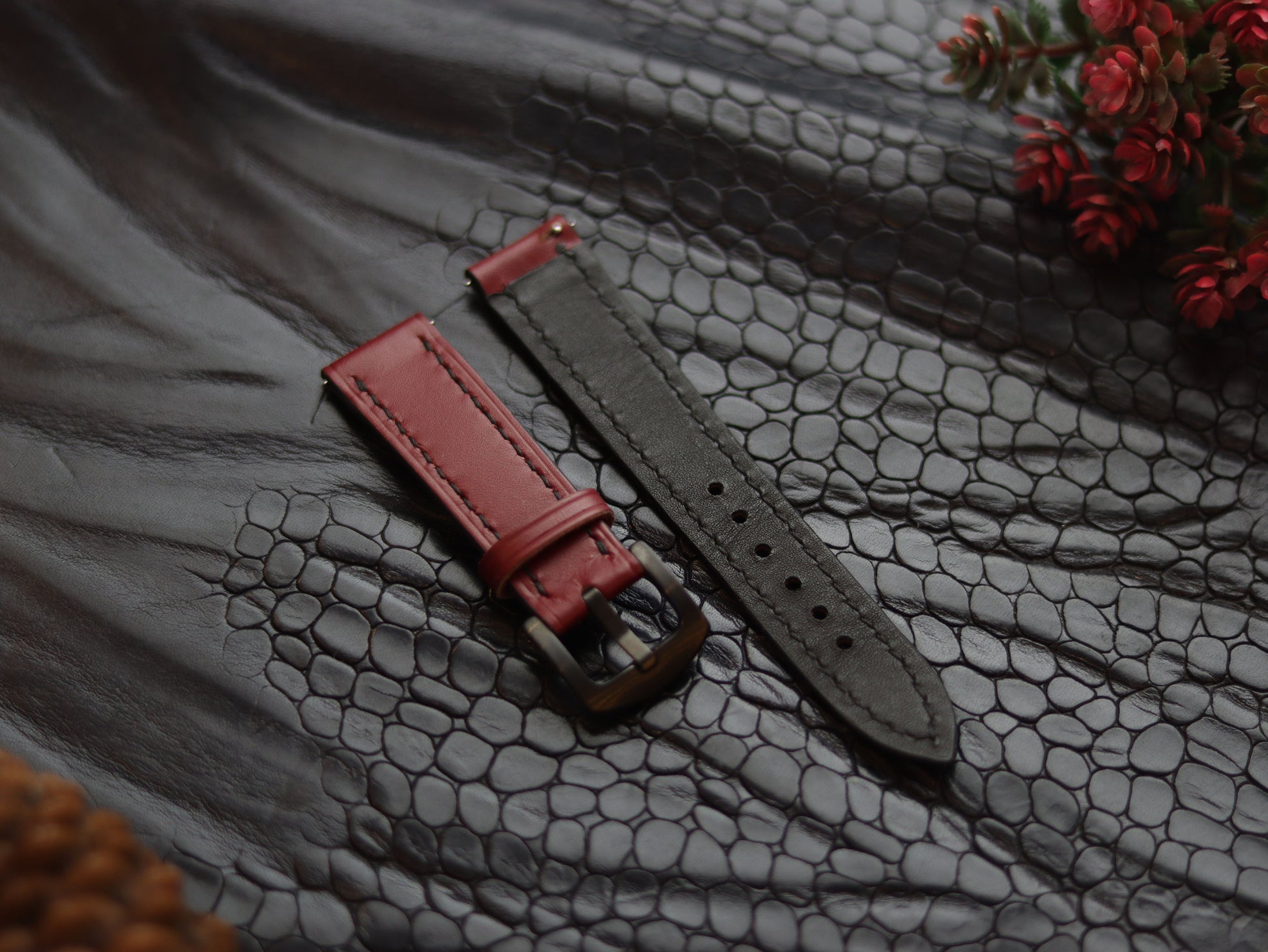 LEATHER STRAPS CRIMSON RED (BLACK) FULL STITCHED GRIP LEATHER GOODS