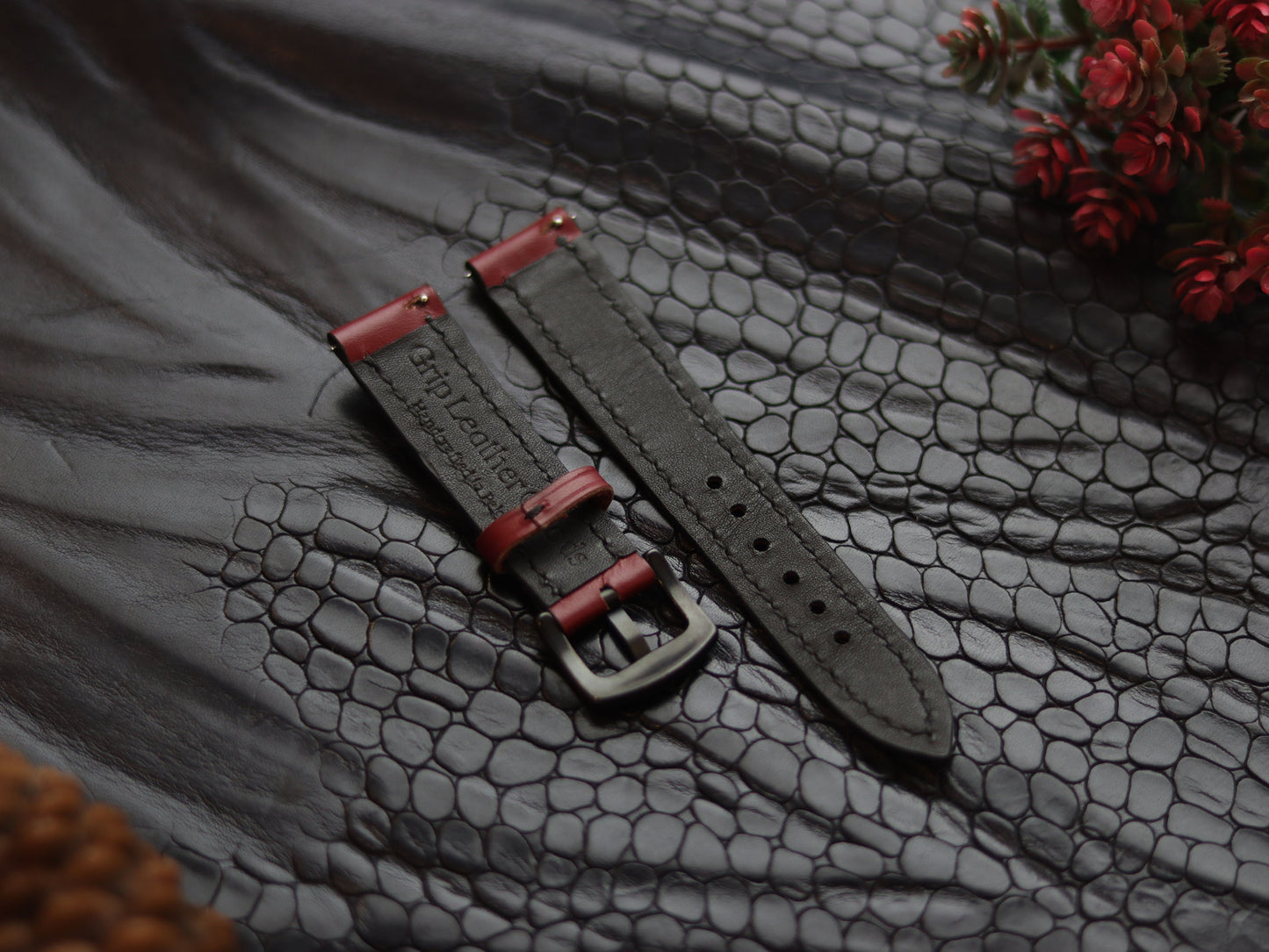 LEATHER STRAPS CRIMSON RED (BLACK) FULL STITCHED GRIP LEATHER GOODS