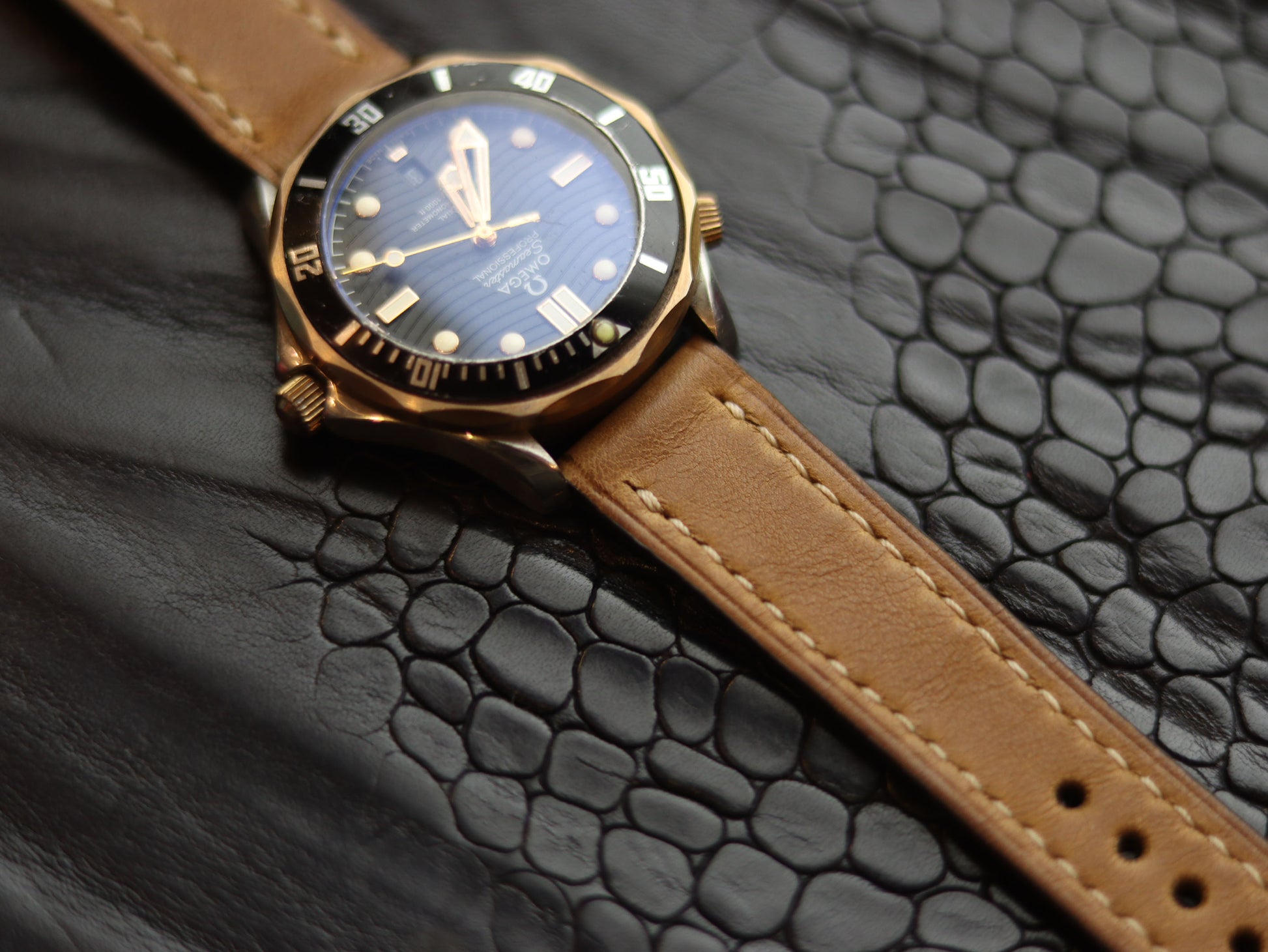 LEATHER STRAPS PEBBLE BROWN (BEACH)  FULL STITCHED GRIP LEATHER GOODS