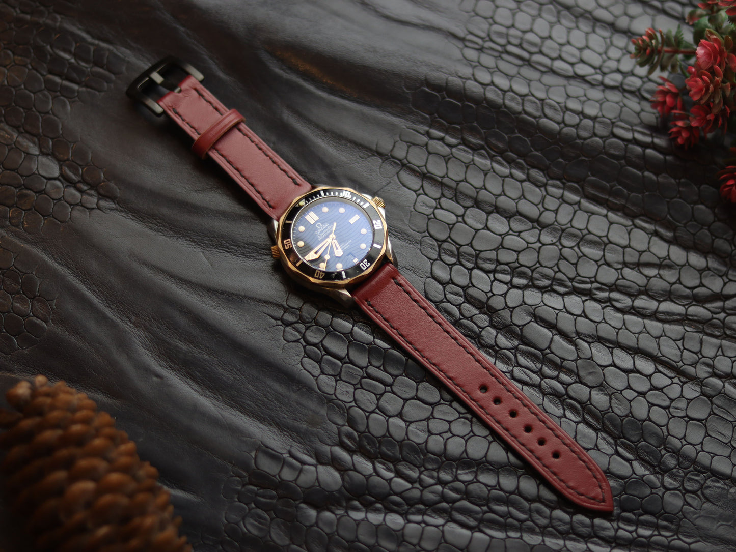 LEATHER STRAPS CRIMSON RED (BLACK) FULL STITCHED GRIP LEATHER GOODS