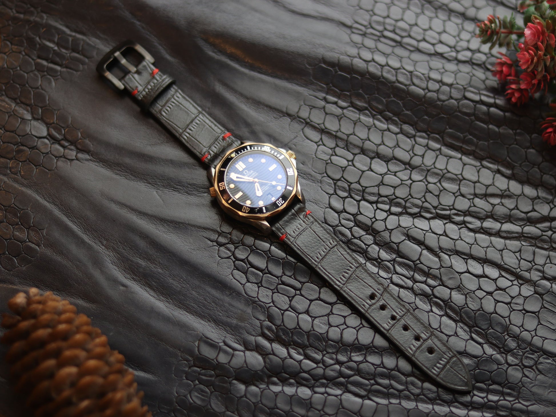 LEATHER STRAPS PHANTOM BLACK (RED) MINIMAL STITCHED GRIP LEATHER GOODS