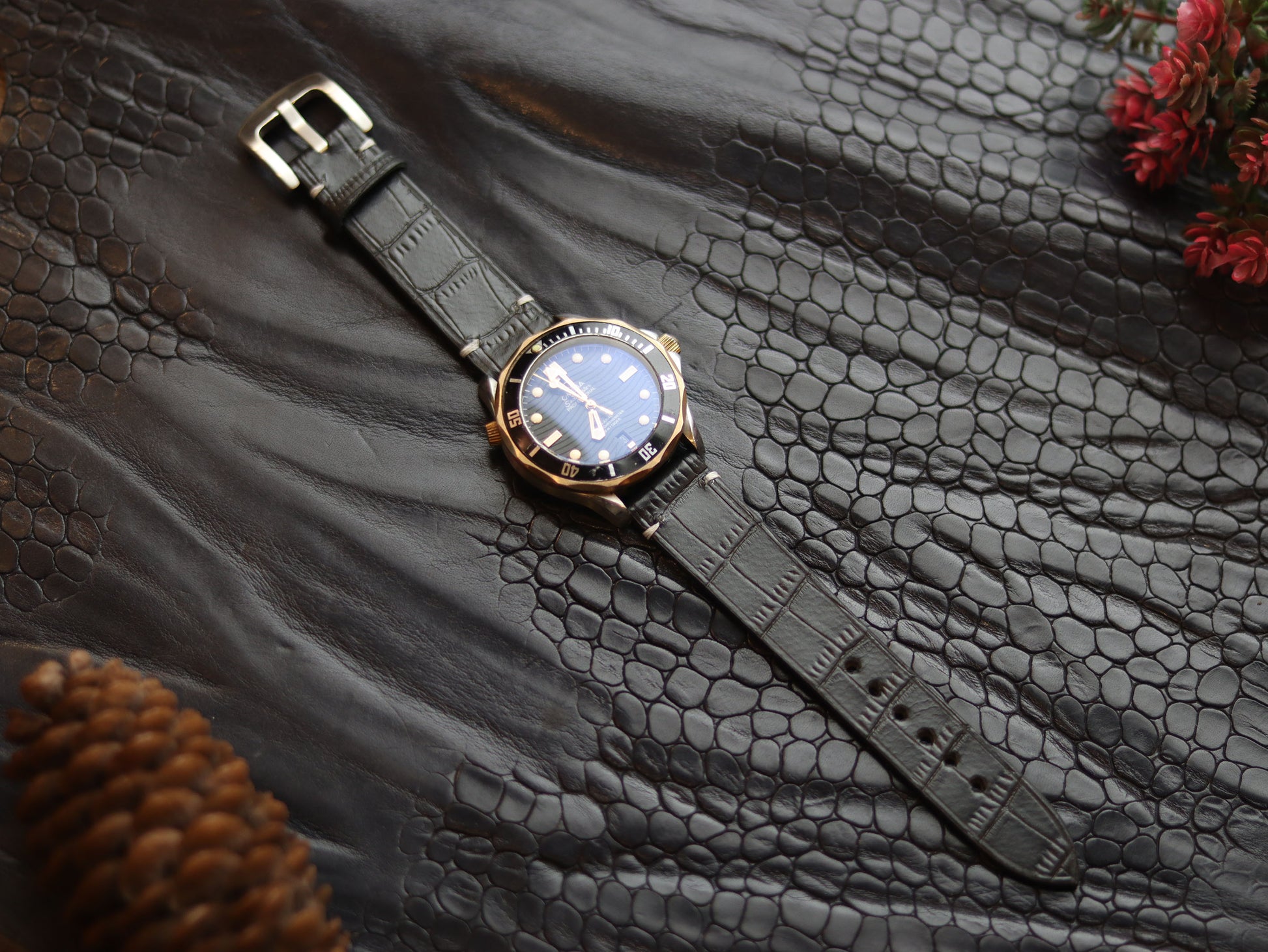 LEATHER STRAPS PHANTOM BLACK (WHITE) MINIMAL STITCHED GRIP LEATHER GOODS