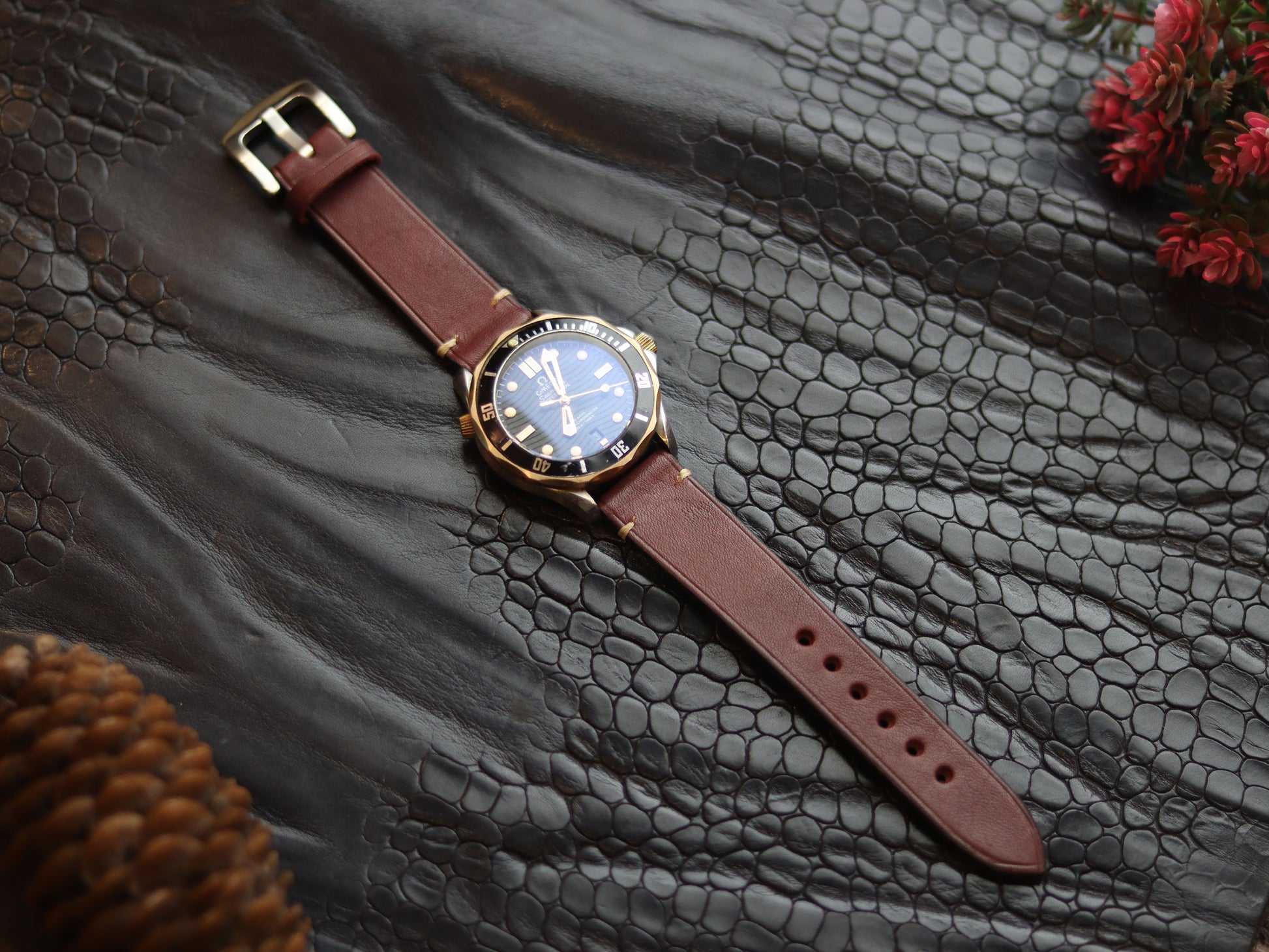 LEATHER STRAPS VINTAGE RED (BEACH)  MINIMAL STITCHED GRIP LEATHER GOODS