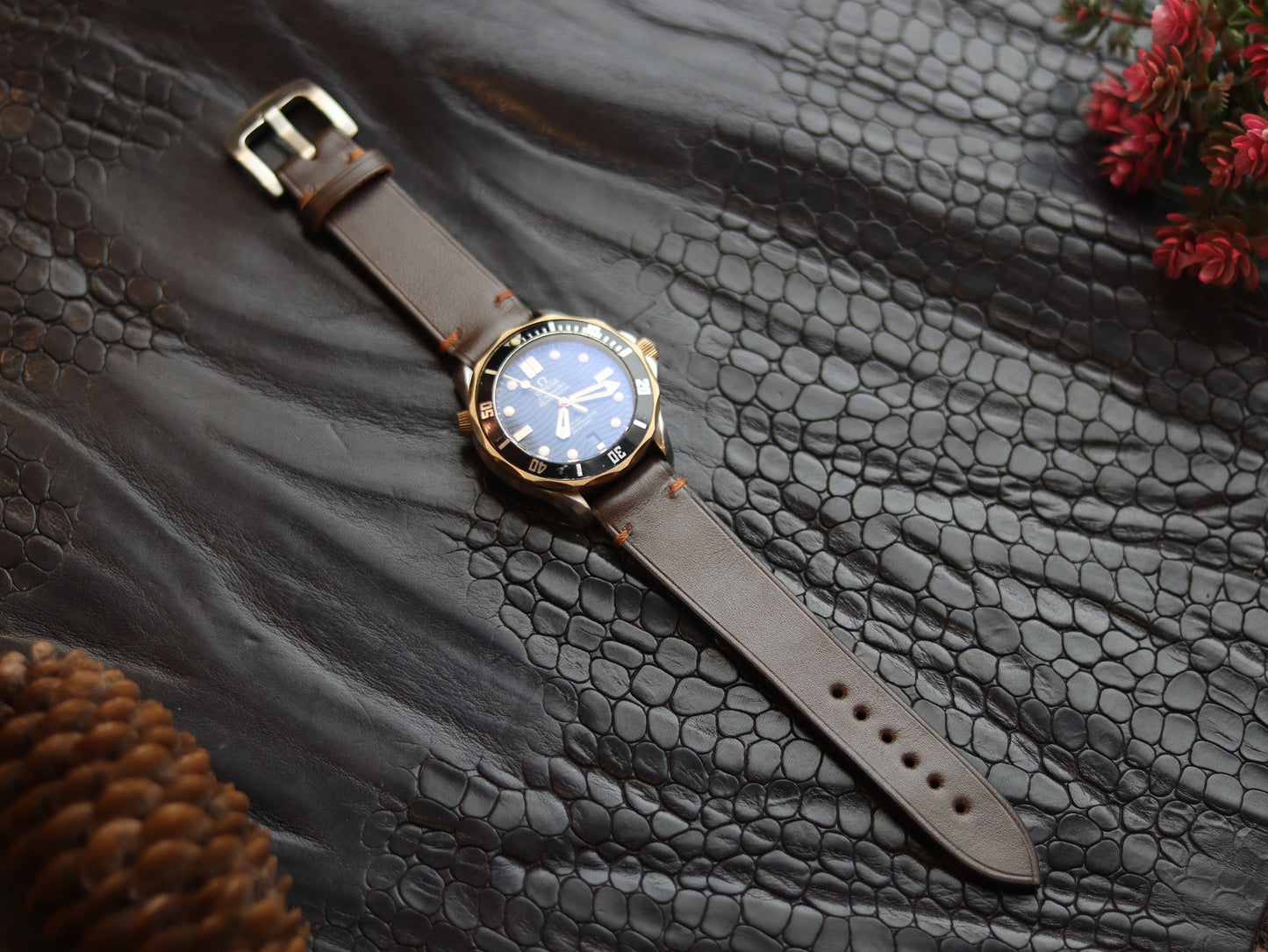 LEATHER STRAPS RUSTIC BROWN (BROWN) MINIMAL STITCHED GRIP LEATHER GOODS