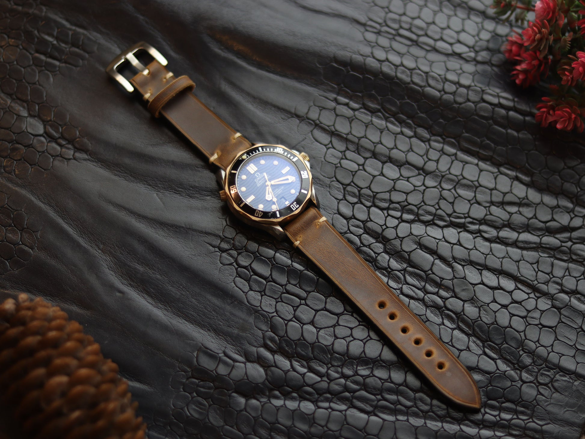 LEATHER STRAPS BRUNETTE BROWN (BEACH)  MINIMAL STITCHED GRIP LEATHER GOODS