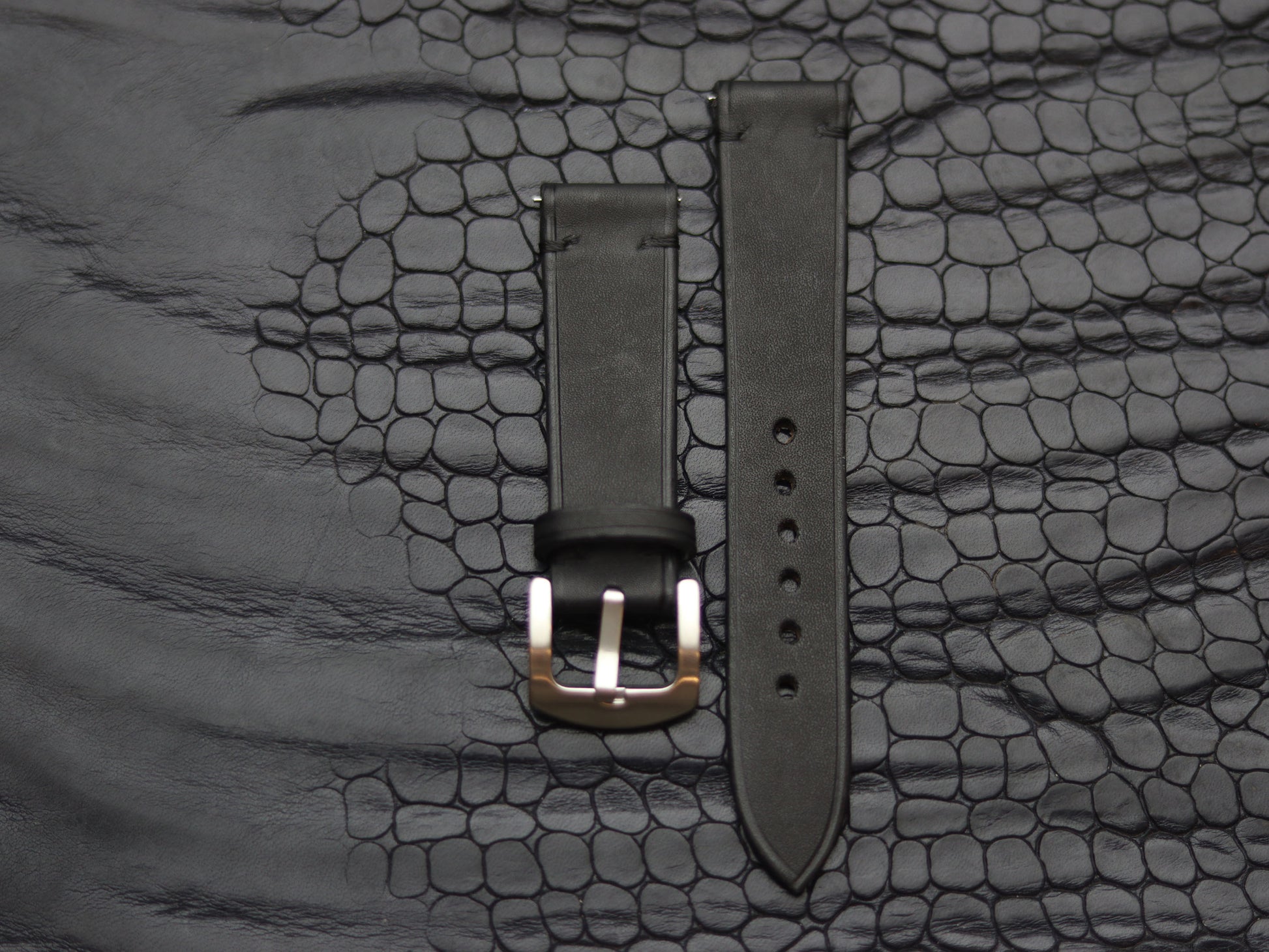 LEATHER STRAPS MATTE  BLACK (BLACK) MINIMAL STITCHED GRIP LEATHER GOODS