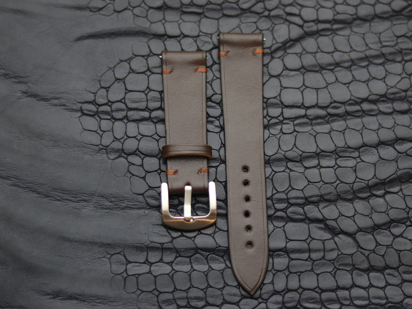 LEATHER STRAPS RUSTIC BROWN (BROWN) MINIMAL STITCHED GRIP LEATHER GOODS