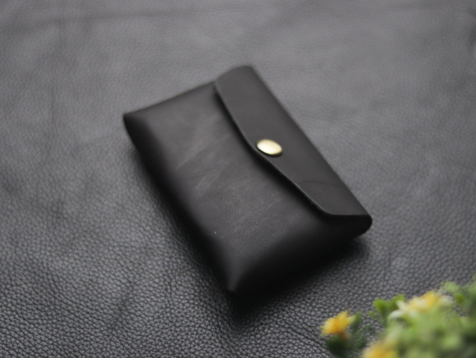 Stitchless minimalist Leather wallet & cardholder Ebony black grip