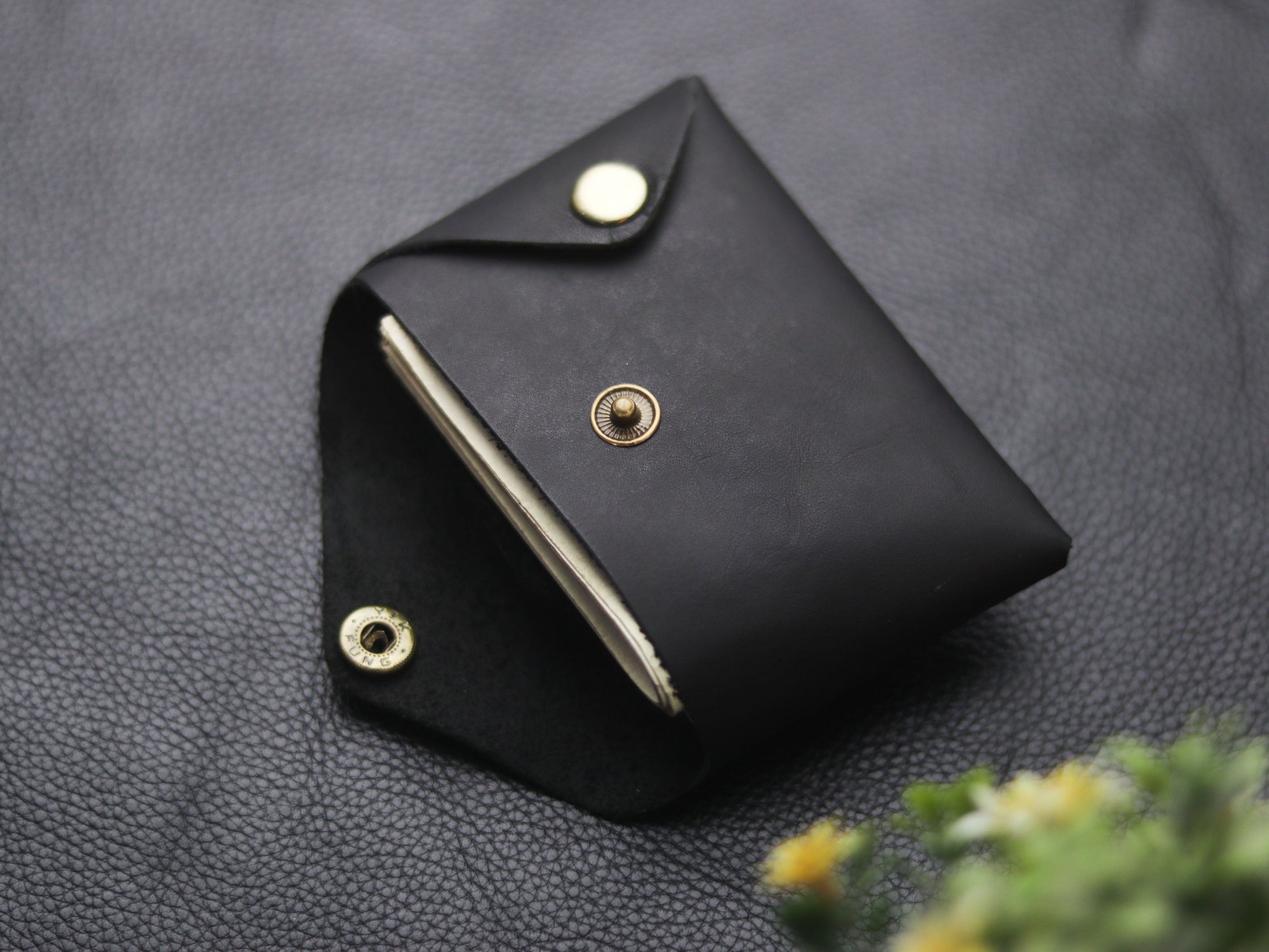 Stitchless minimalist Leather wallet & cardholder Ebony black grip