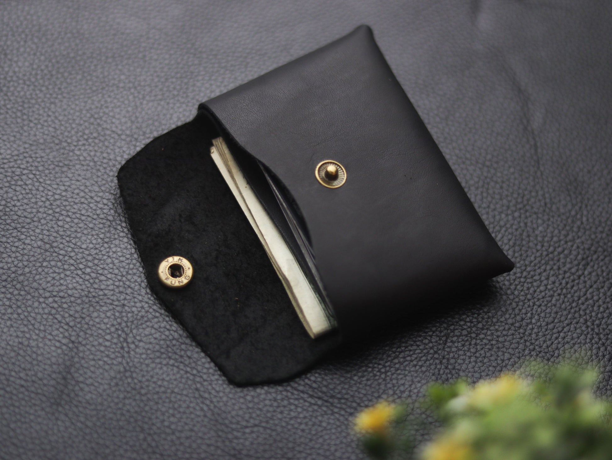 Stitchless minimalist Leather wallet & cardholder Ebony black grip
