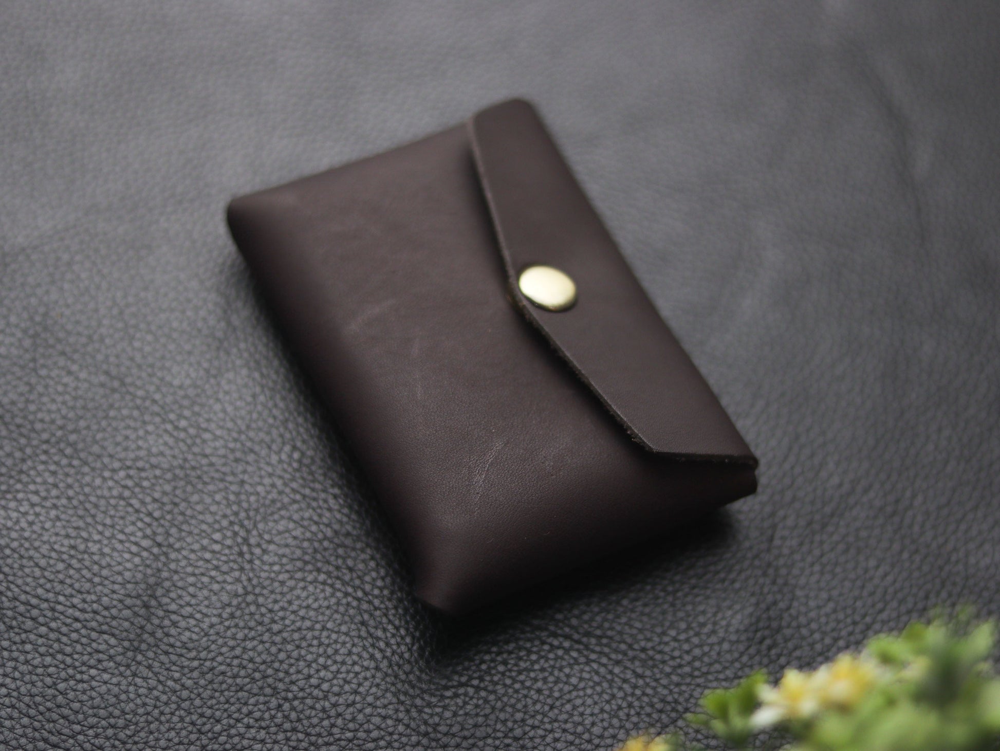 Stitchless minimalist Leather wallet & cardholder Deep Purple grip