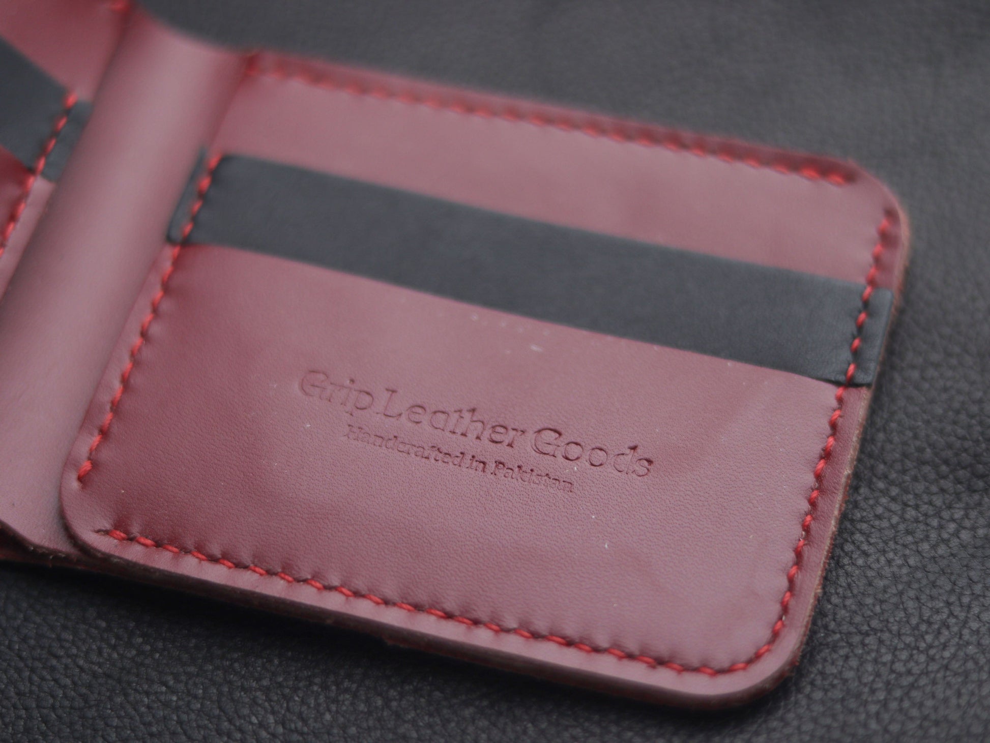 GROOM 2.0 LEATHER WALLET CRIMSON RED grip