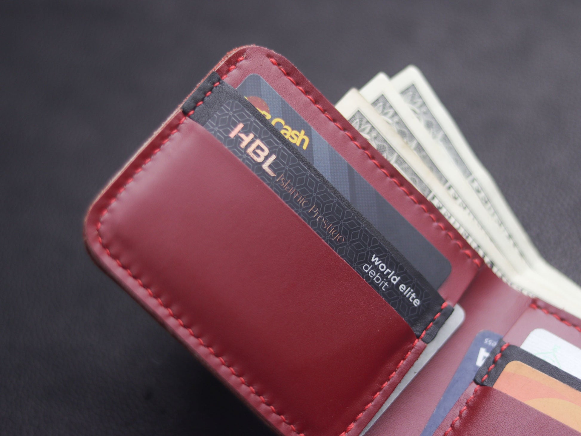 GROOM 2.0 LEATHER WALLET CRIMSON RED grip