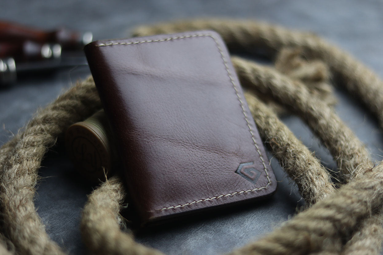 BCH-01 BI-FOLD CARD HOLDER - WALNUT BROWN HUSK - grip