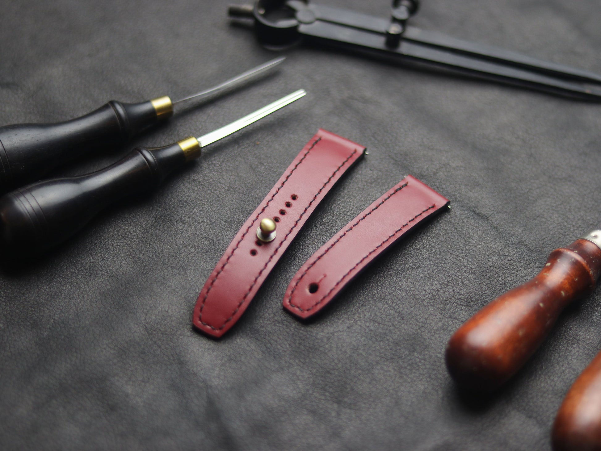 CRIMSON RED (BLACK) - FULL STITCHED WATCH STRAPS grip
