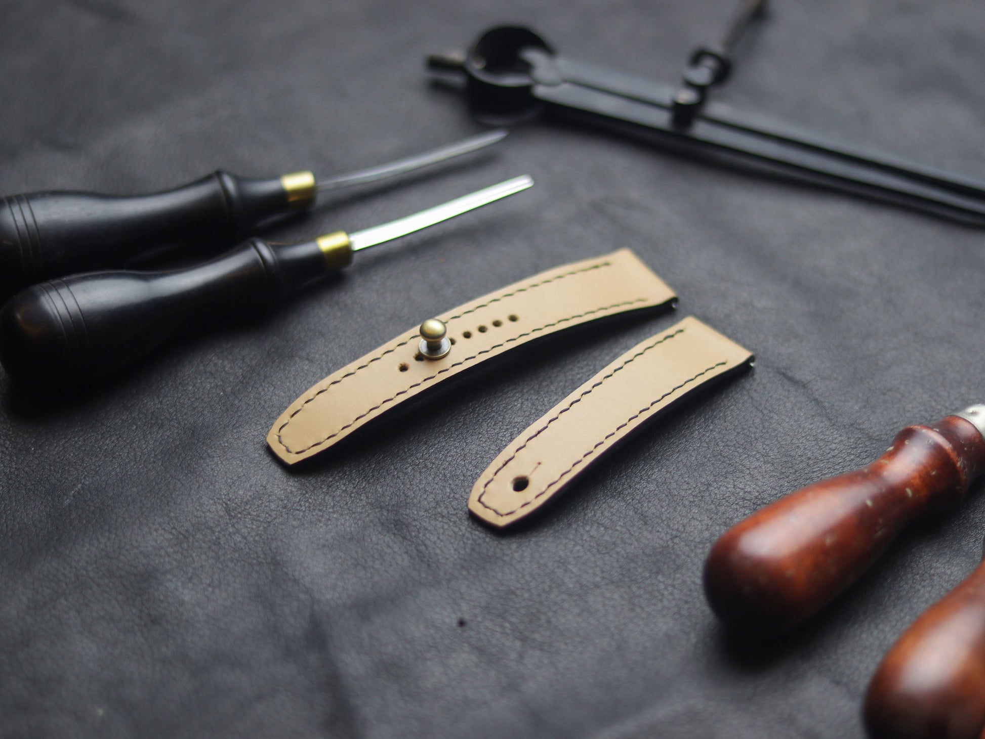 CHIFFON WHITE  (BLACK) - FULL STITCHED WATCH STRAPS grip