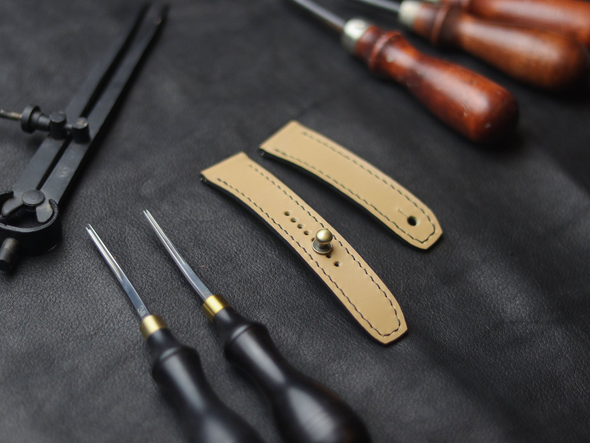 CHIFFON WHITE  (BLACK) - FULL STITCHED WATCH STRAPS grip