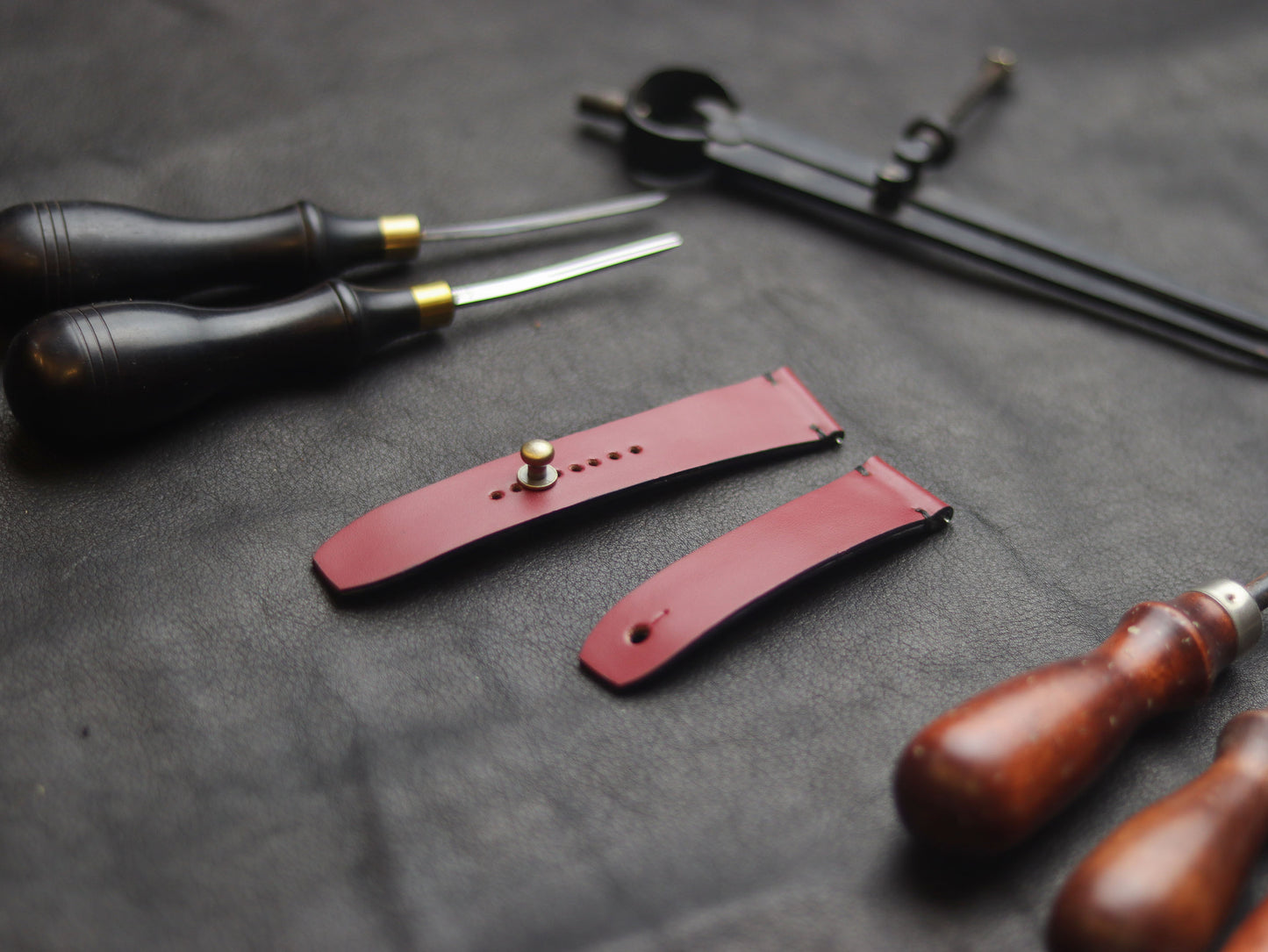 CRIMSON RED  (BLACK) - MINIMAL STITCHED WATCH STRAPS