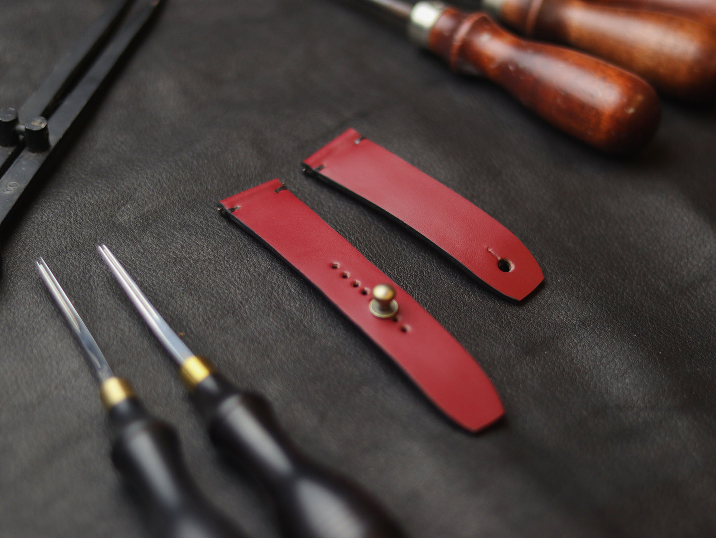 CRIMSON RED  (BLACK) - MINIMAL STITCHED WATCH STRAPS