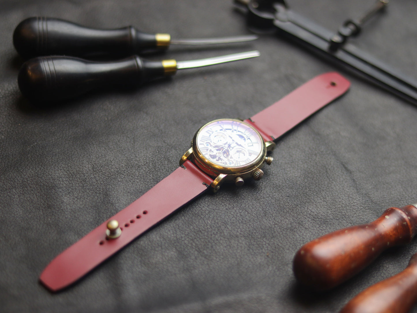 CRIMSON RED  (BLACK) - MINIMAL STITCHED WATCH STRAPS