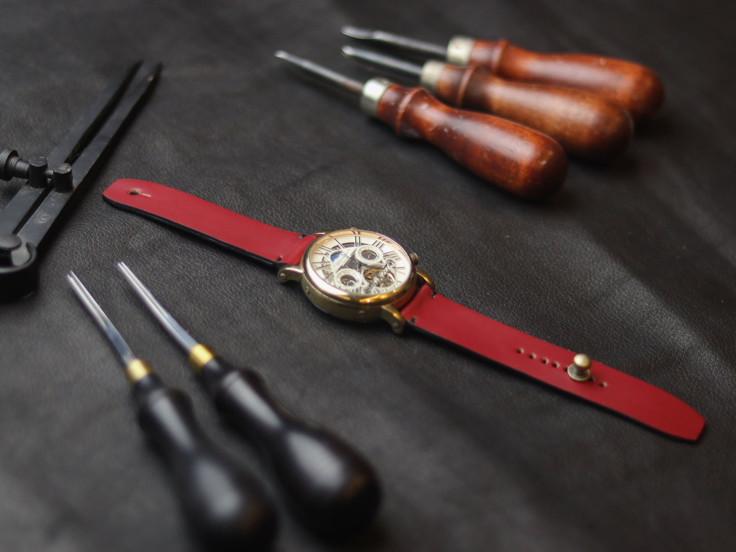 CRIMSON RED  (BLACK) - MINIMAL STITCHED WATCH STRAPS