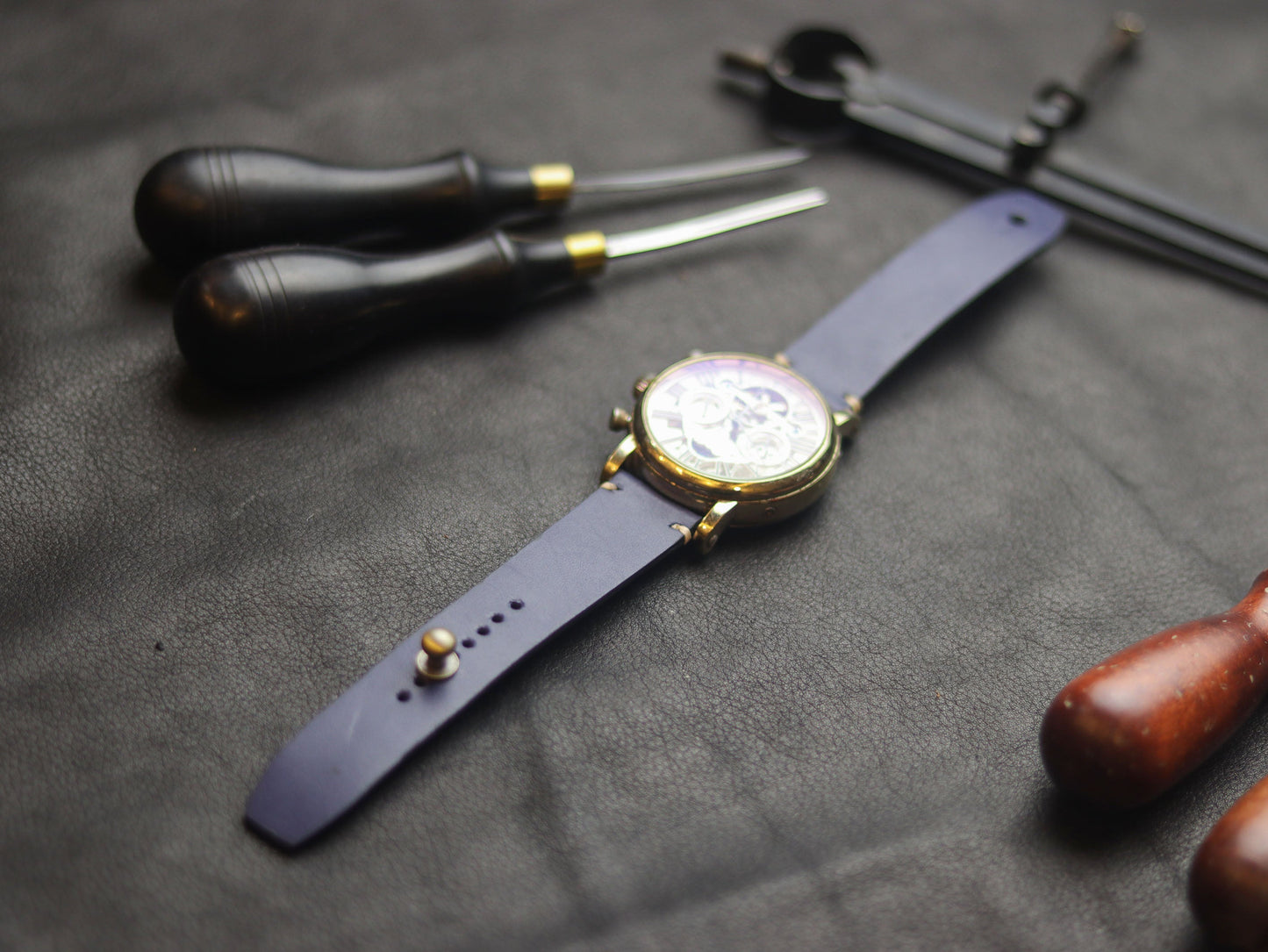 CLASSIC BLUE (BEACH) - MINIMAL STITCHED WATCH STRAPS grip