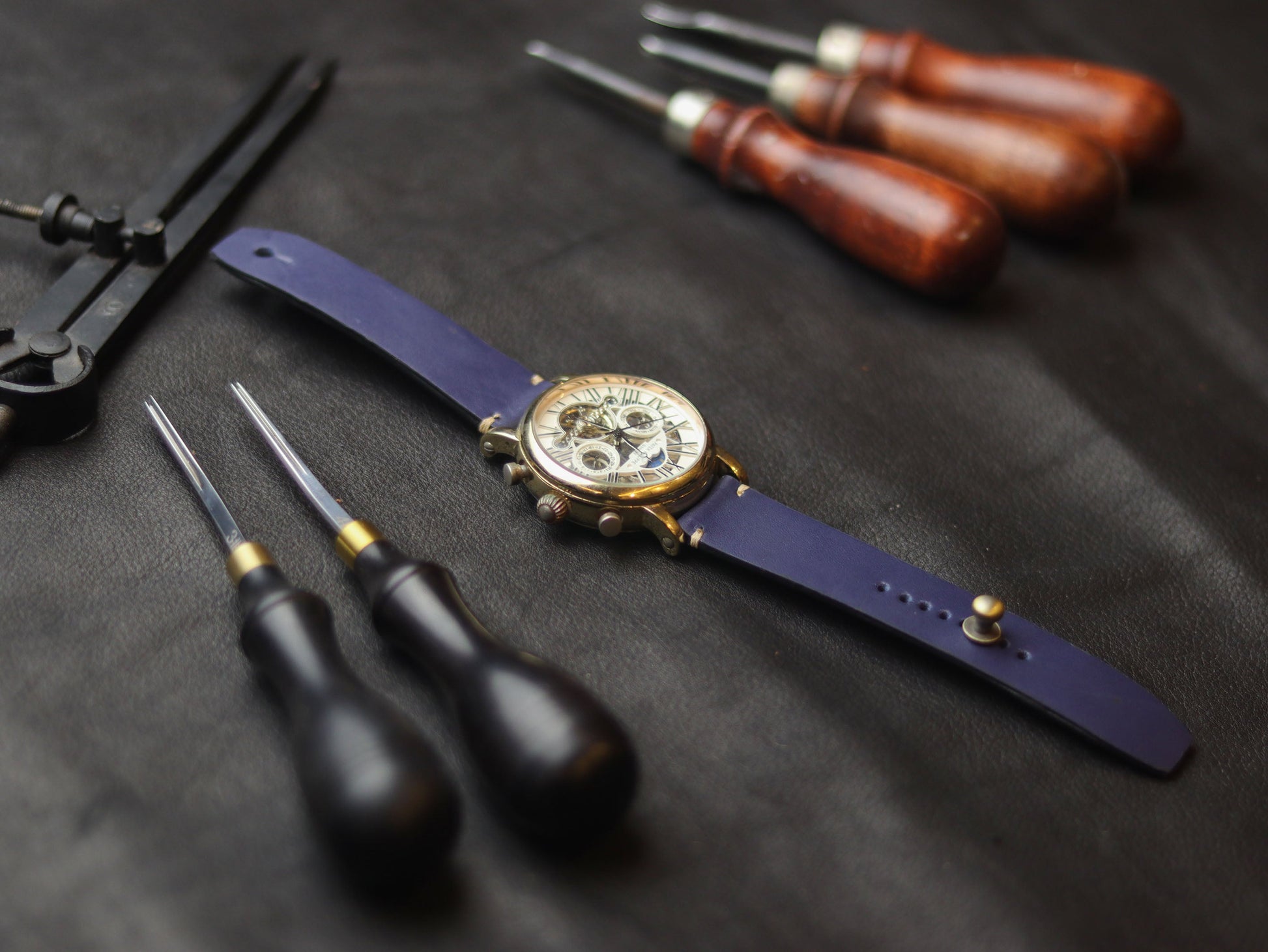CLASSIC BLUE (BEACH) - MINIMAL STITCHED WATCH STRAPS grip