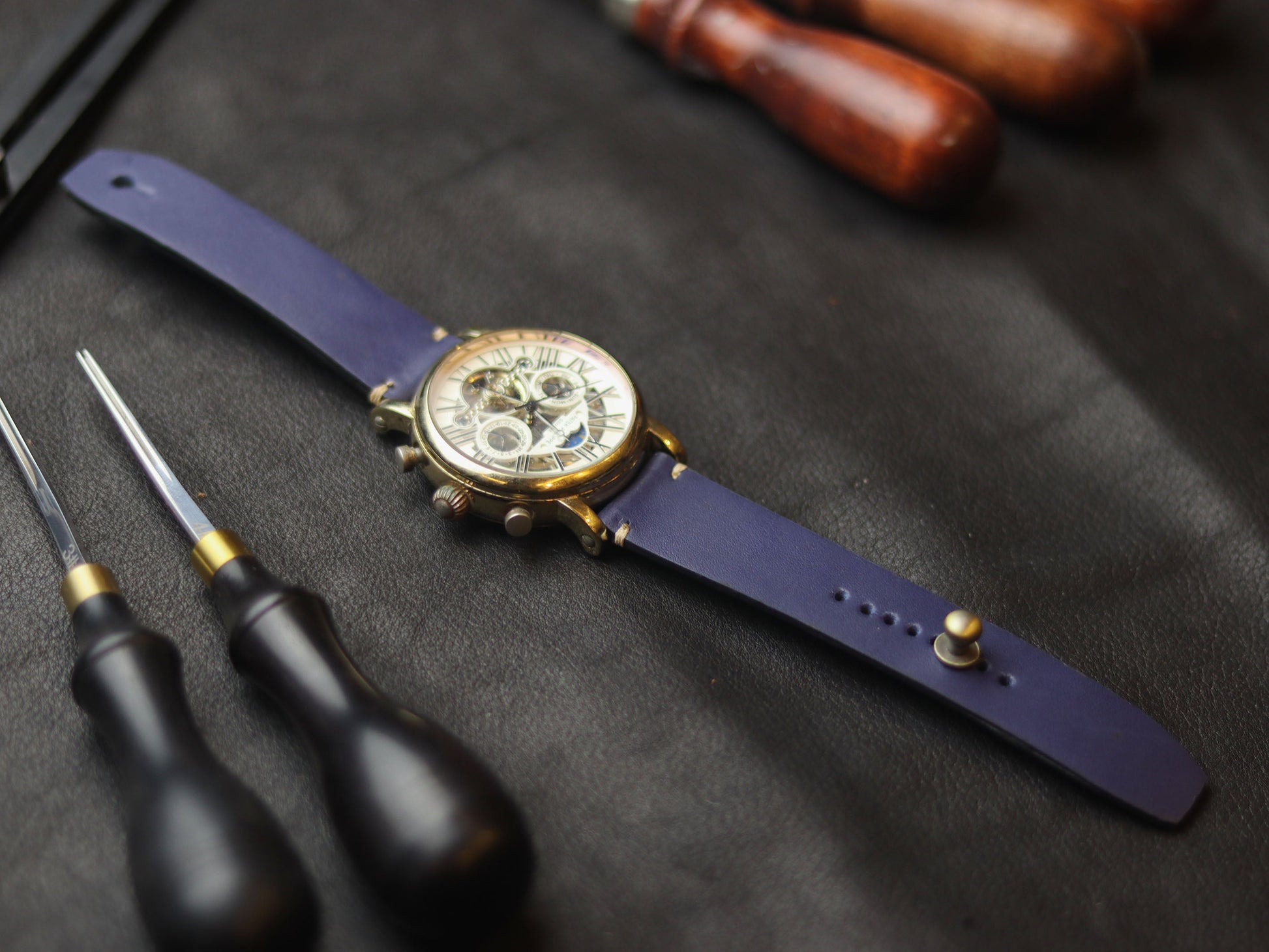 CLASSIC BLUE (BEACH) - MINIMAL STITCHED WATCH STRAPS grip