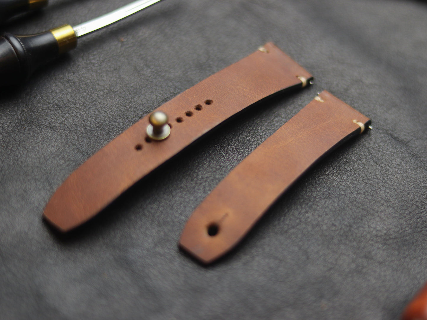 TWANNY BROWN (BEACH) - MINIMAL STITCHED WATCH STRAPS grip