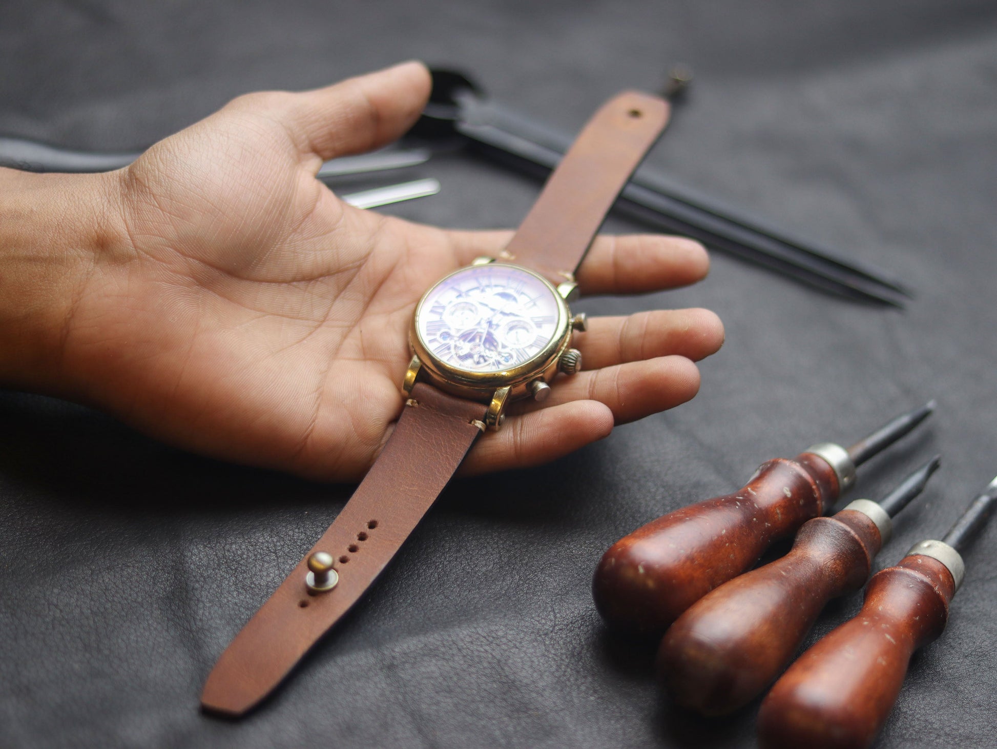 TWANNY BROWN (BEACH) - MINIMAL STITCHED WATCH STRAPS grip