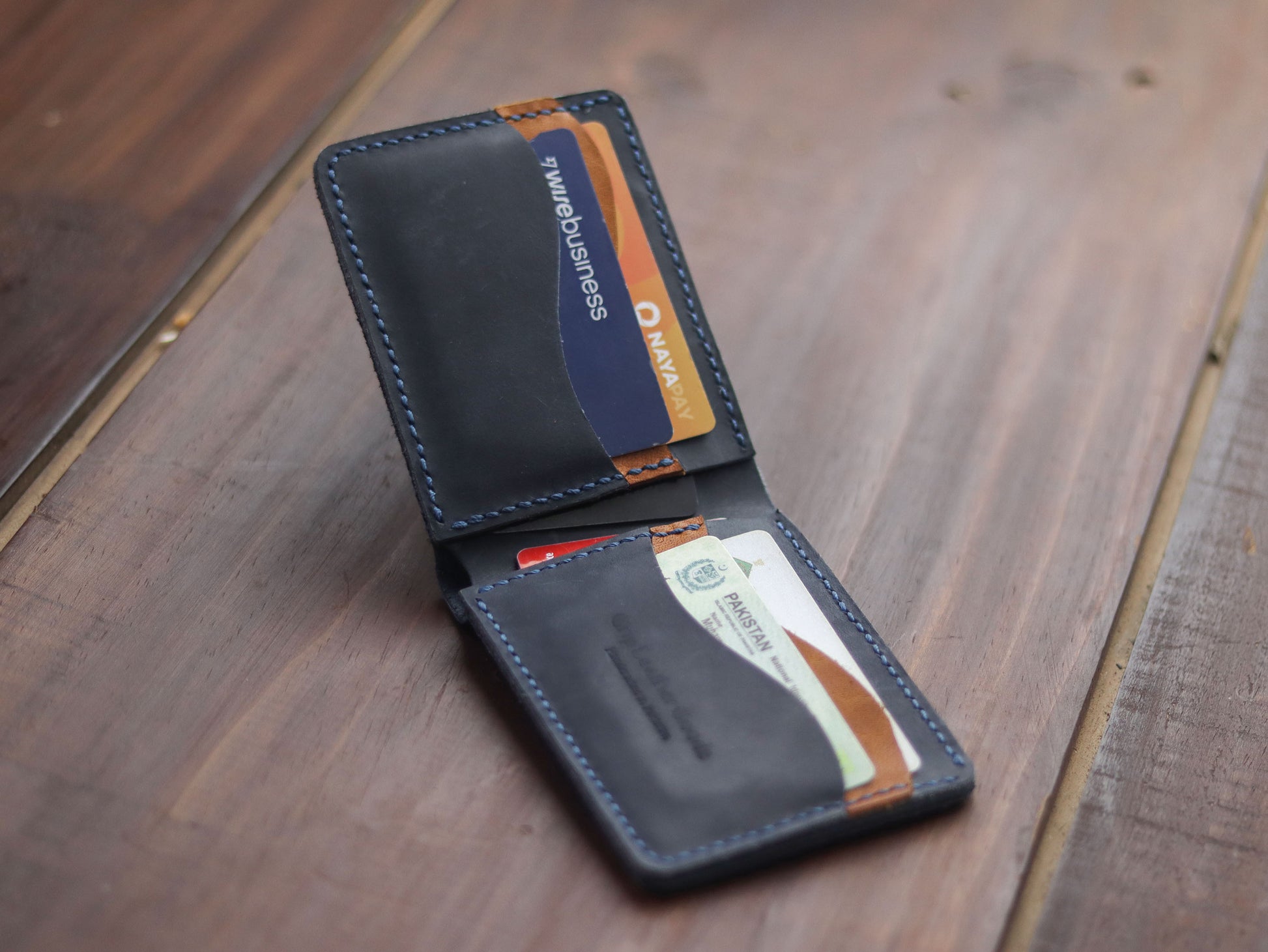 "WAVER" LEATHER BI-FOLD WALLET - MIDNIGHT BLUE - grip
