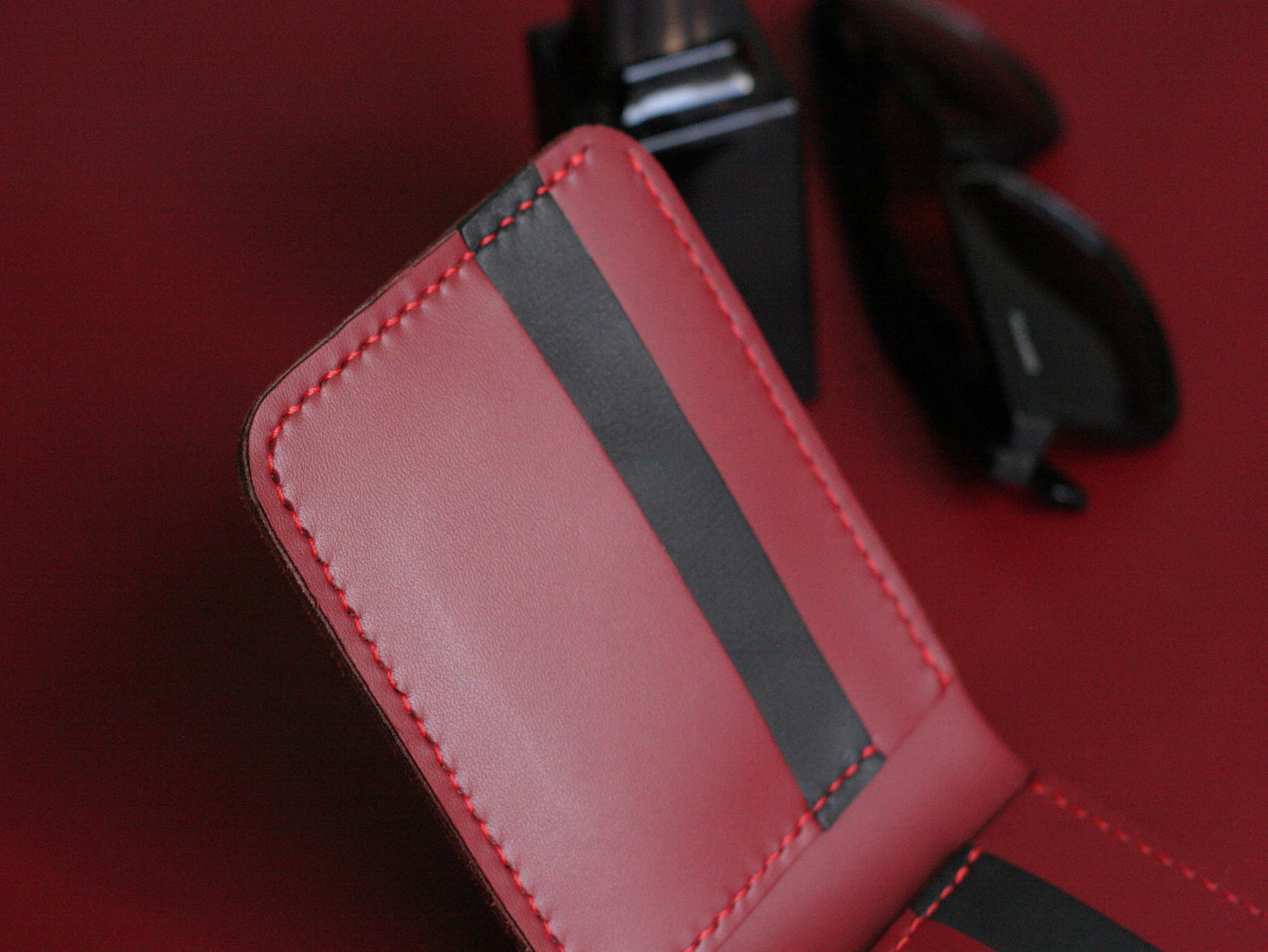 GROOM 2.0 LEATHER WALLET CRIMSON RED grip